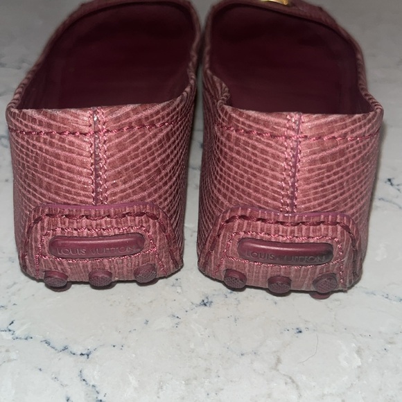 Louis Vuitton textured pink loafers - Picture 3 of 8